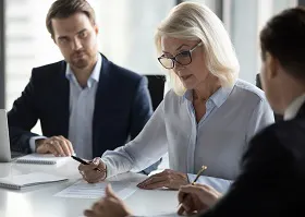 HR Controller - AdobeStock_239827082 --- fizkes --- 280x200